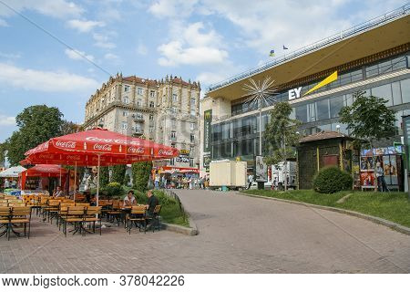 The Building Of The Khreschatyk Metro Station In The Capital Of Ukraine On Khreschatyk Street On A H