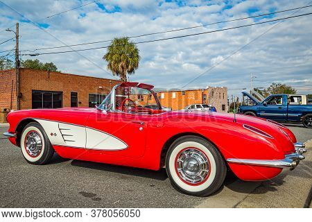 Jesup, Ga - March 17, 2018: Close Up View Of A 1960 Chevrolet Corvette At The Jesup 2018 St. Patrick