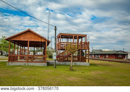 Jesup, Ga - March 17, 2018: The Train Viewing Tower Provided In The City Of Jesup, Georgia For The S