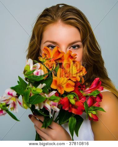 Fille avec des fleurs