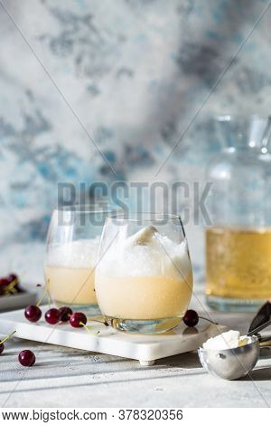 Soda Creamsicle Cocktail. Root Beer Or Soda Ice Cream Float. Soda Creamsicle Cocktail.