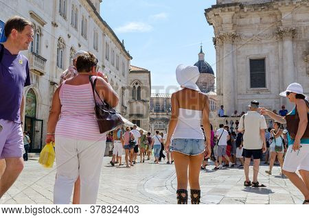 Dubrovnik, Croatia - Circa September, 2011: View Of Tourists On The Streets Of Old Town