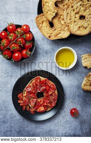 Friselle With Tomato, Oil And Origano