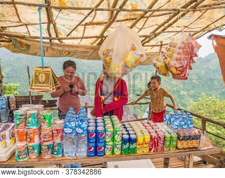 Vangvieng/lao-10 Dec 2017:unacquainted Local People Shop On The Top Of Pha Ngeun In Vangvieng City L