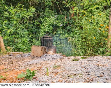Steel Old Pot On Pha Ngeun In Vangvieng City Laos.vangvieng City The Famous Holiday Destination Town