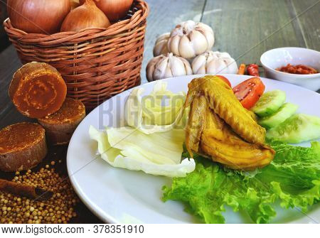 Serving Delicious Food From Indonesia, Fried Chicken With Fresh Vegetables In The Background Of Spic