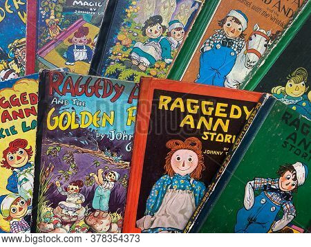 Vintage Raggedy Ann And Andy Books