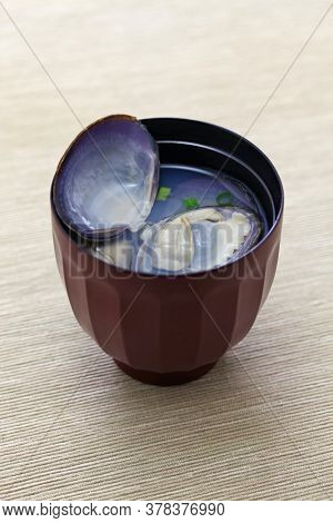 ooshijimi jiru, big size japanese basket clams soup, japanese cuisine