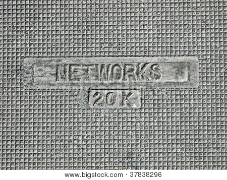 Elektrische Netzwerke auf Jahrgang Metall Mannloch, Telekommunikation-Informationen als text