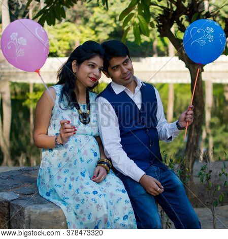 Maternity Shoot Pose For Welcoming New Born Baby In Lodhi Road In Delhi India, Maternity Photo Shoot