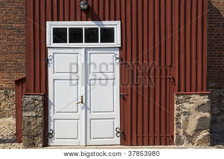 Drewniane drzwi przed kamienistym House