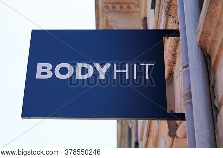Bordeaux , Aquitaine / France - 07 25 2020 :  Bodyhit Logo And Sign Of Electrostimulation Package Sc