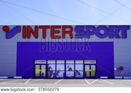 Bordeaux , Aquitaine / France - 07 25 2020 : Intersport Sporty Store Text Sign Retail Logo Of French
