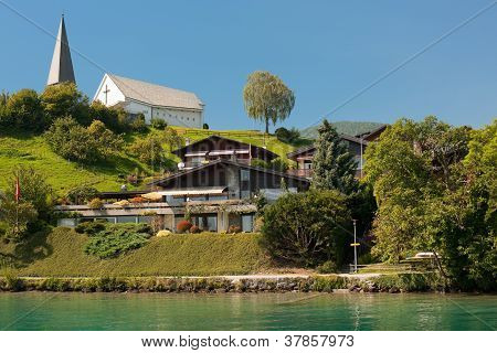 Faulensee dal lago di Thun