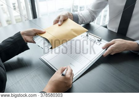 The Business Owner Personally Signed The Deal, Closing The Deal By Accepting Bribes. The Idea Of ​​c
