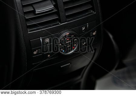 Novosibirsk/ Russia - July 18  2020: Mercedes Benz Gl-class,  Close Up Of  Car Panel With The Air Co