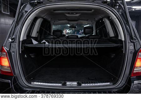 Novosibirsk/ Russia - July 18  2020: Mercedes Benz Gl-class,  Close-up Of The Open Trunk, Headlight,