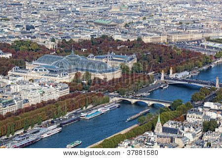 View of Paris from height of bird's flight