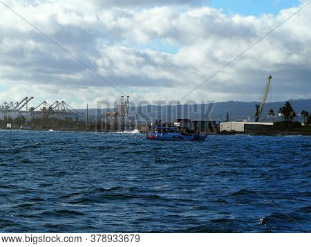Honolulu - July 6, 2019: Boat With Scuba Divers Practice In Front Of Kaka`ako Waterfront Park With H