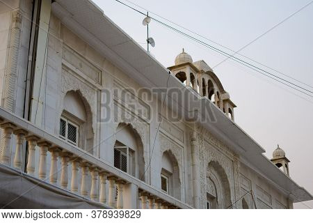 Gurdwara Bangla Sahib Is The Most Prominent Sikh Gurudwara, Bangla Sahib Gurudwara In New Delhi, Ind