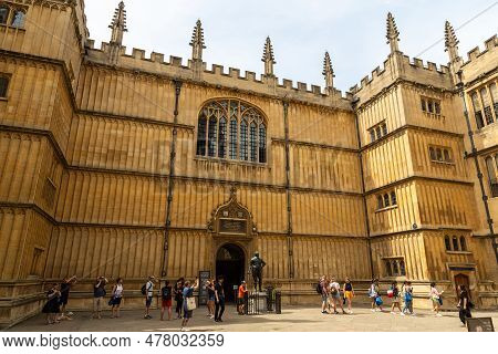 Oxford, Uk - June 11, 2022: Bodleian Library - Oxford Main Science Library In Oxford In A Summer Day