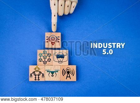 Wooden Square With Industry 5.0 Icon With The Latest Concept Of Industry 5.0 Technology Concept