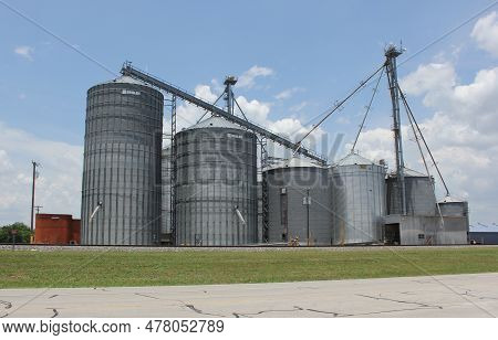 Granger, Tx - June 7, 2023: Large Grain Silos Located In Downtown Granger Texas Near Railroad Tracks
