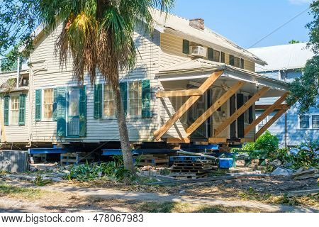 New Orleans, La - May 15: Old Uptown Home During An Elevation-leveling Project On May 15, 2023 In Ne