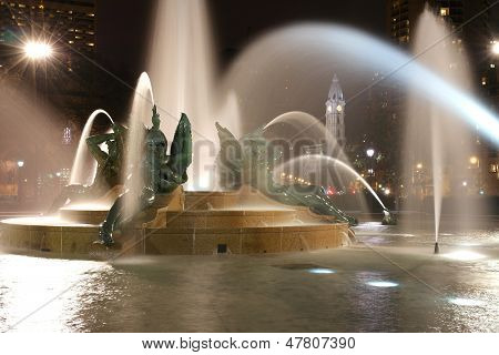 Swann Memorial Fountain Downtown Philadelphia yöllä