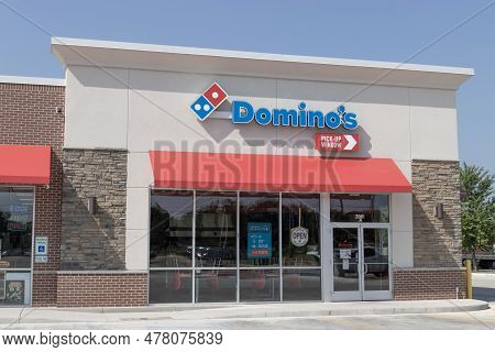 Lafayette - June 21, 2023: Domino's Pizza Restaurant. Domino's Delivers More Than 1 Million Pizzas A