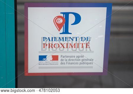 Bordeaux , Aquitaine  France - 06 21 2023 : Paiement De Proximite Brand Text French Proximity Paymen