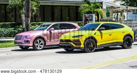 Miami Beach, Florida Usa - April 15, 2021: Bentley Bentayga V8 2015 And Giallo Auge Lamborghini Urus