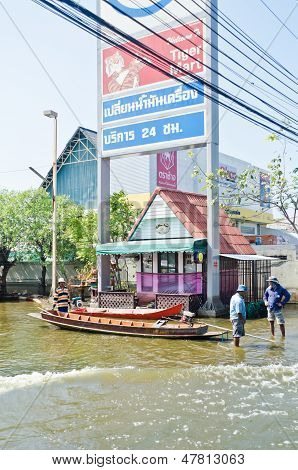 Pahimmat tulvat Nakhon Pathom, Thaimaa