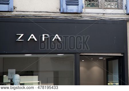 Bordeaux , Aquitaine  France - 06 22 2023 : Zapa Sign Text And Logo Brand On Facade Chain Store Wall