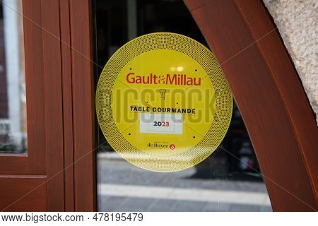 Annecy , France - 06 16 2023 : Gault Et Millau Table Gourmande Logo Brand And Sign Text 2023 Of Infl