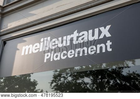 Bordeaux , Aquitaine  France - 06 21 2023 : Meilleurtaux Placement Logo Brand And Text Sign On Facad