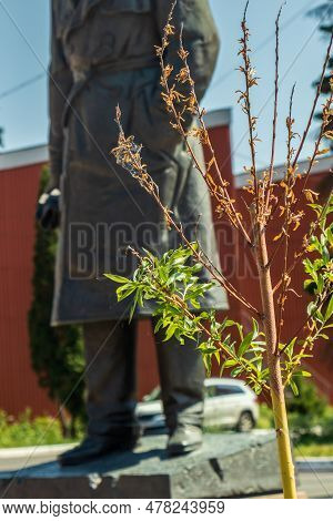 Chelyabinsk, Russia - June 13, 2023. The Monument To I. A. Akhmerov Is Located In The Aloe Pole Squa