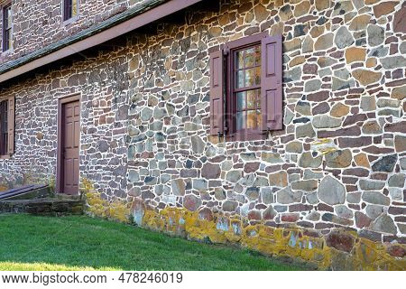 Beautiful Colonial American Stone Home Construction With Colorful Pennsylvania Field Stone Fieldston