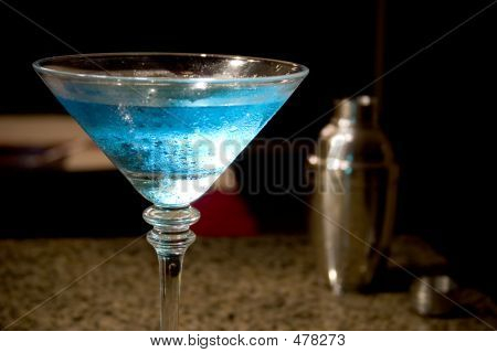Coctelera y blue Martini