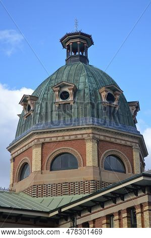 A View Of The Dome On The Court House At Bathurst In Australia. Bathurst, Nsw, Australia. June 2023.