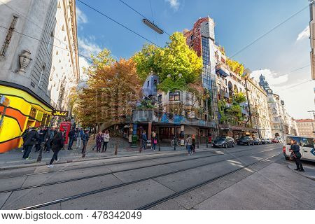 Vienna, Austria - October 09, 2016: Hundertwasserhaus. This Expressionist Landmark Of Vienna Is Loca