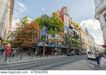 Vienna, Austria - October 09, 2016: Hundertwasserhaus. This Expressionist Landmark Of Vienna Is Loca
