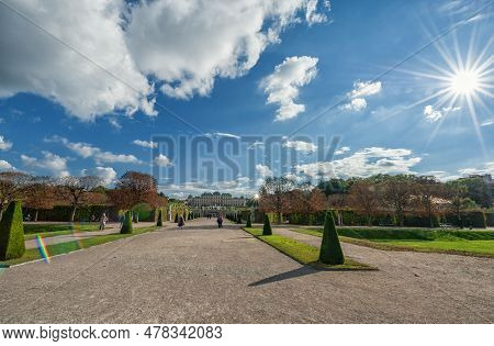 Vienna, Austria - October 09, 2016: Belvedere Palace And Garden With Fountain. Sightseeing Object In