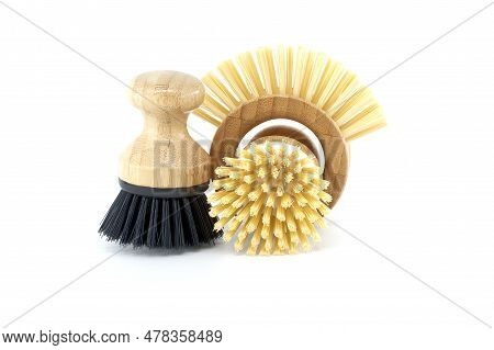 Highly Detailed Perspective Image Of Multiple Dish Brushes For Scrubbing Dishes Or Other Objects Wit
