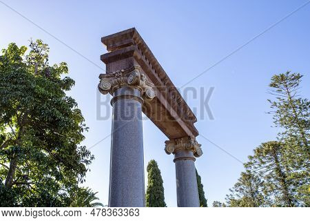 Detail Of The Toowoomba Column Arch On The Botanic Gardens Established In 1870 In Toowoomba.