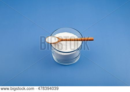 White Crystalline Chemical Powder In Glass Dish. Food Additive E211. Sodium Benzoate, C6h5coona. Sod
