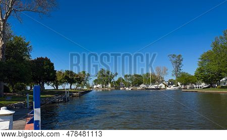 Vermilion, Oh, Usa - May 26, 2023: The Vermilion River Widens As It Near Its Entrance Into Lake Erie