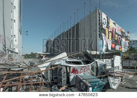 ISTANBUL - 8. juni: Ataturk Kultur Center AKM efter kraftige protester i Tyrkiet på 8 juni 2013 i Ista