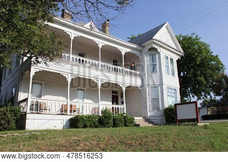 Historic Victorian Era Home Located Near Belton Tx
