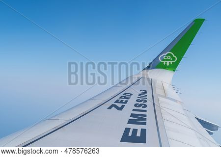Commercial Aircraft Wing With Zero Emissions And Co2 Reduction Icon